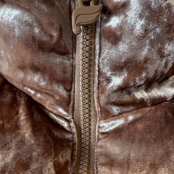 Fabletics Wonder Crush Velour Cropped Puffer Jacket in Teddy Size L - Picture 7 of 15